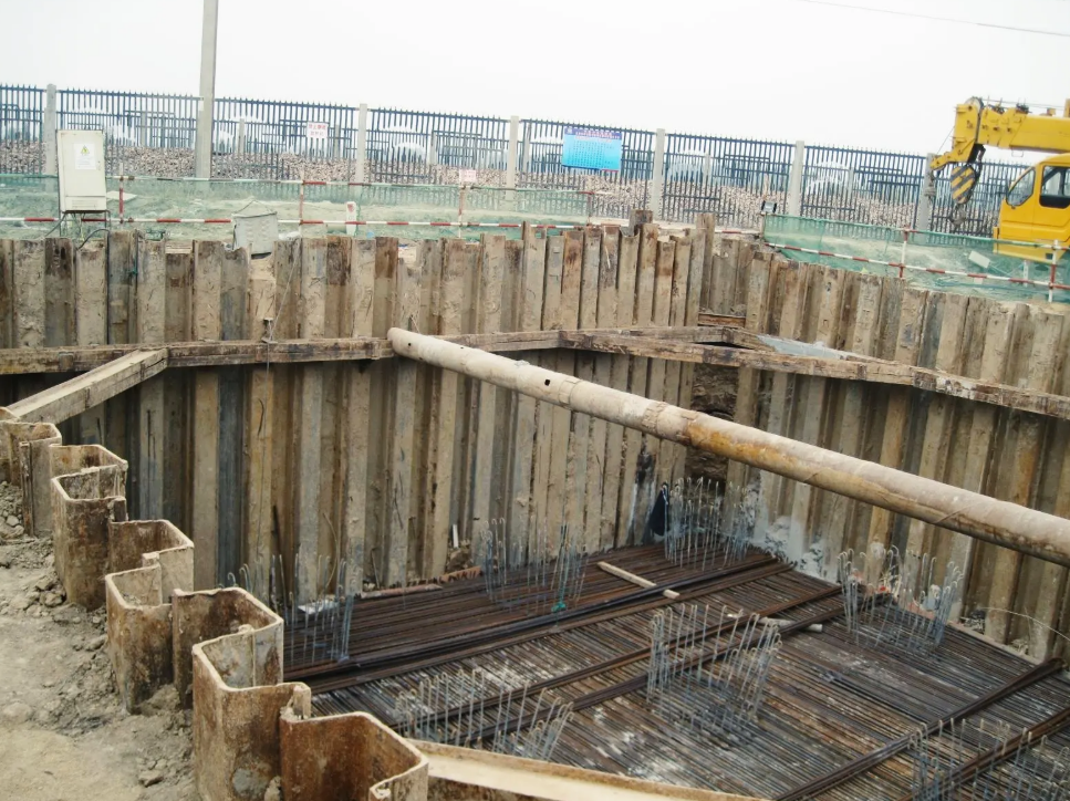 东西湖建筑基础施工中基坑（基槽）有哪些支护方式？